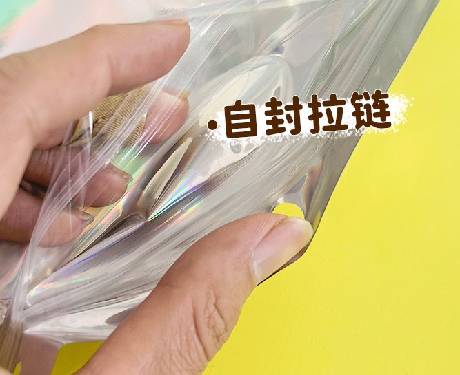 Holographic Flat-Bottom Bag detail 3